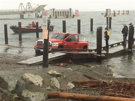 Truck Slips Into The Ocean While Trying To Recover RCMP Boat In Sidney