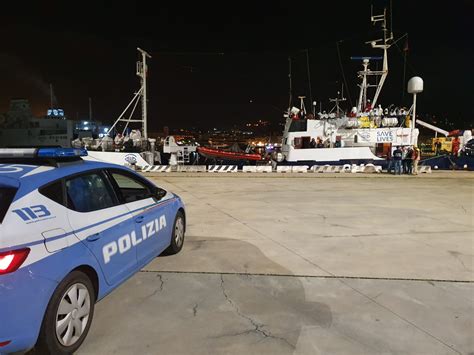 Nave Alan Kurdi A Messina Sbarcano 61 Migranti Andranno Al Centro Di