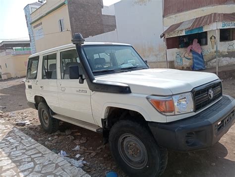 Voiture Toyota Hard Top 2016 à Djibouti