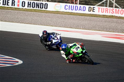 Espectacular Segunda Jornada De Las Pruebas Libres De Motos Aut Dromo