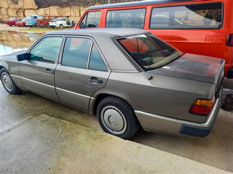 Mercedes W124 1990 OLDTIMER GARAGE MOSTAR