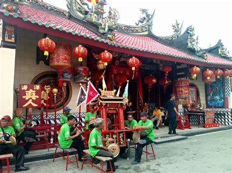 kong  tek hay kyong diajak keliling kota tegal