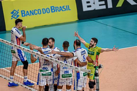 Vôlei Renata bate o Guarulhos e fica a uma vitória da final Web Vôlei