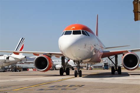 Grève des contrôleurs aériens le trafic très perturbé 70 des vols