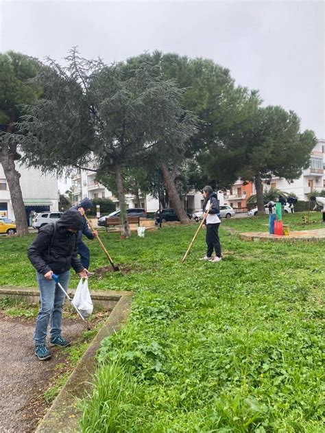 Parchetto Aldo Moro a nuova vita comitato Più Alberi in azione A