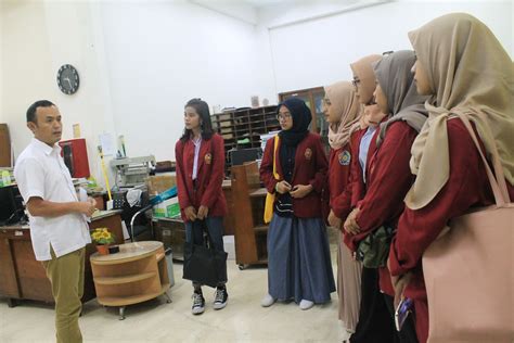 Kegiatan Magang Prodi Pendidikan Bahasa Indonesia UMM Ke Perpustakaan