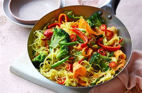 Vegetable Singapore Style Noodles Recipe Deelux Kitchens