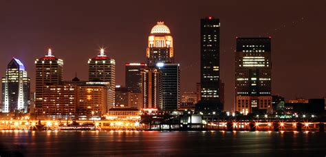 Louisville skyline at night, with landing plane - Architecture - Photo.net