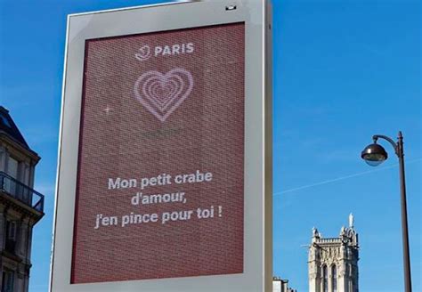 Lamour Saffiche Sur Les Panneaux De La Mairie De Paris Pour La Saint