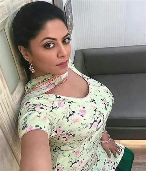 Pin On Hot Desi Aunty