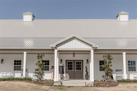 The Venue At Denali Jean Ranch Barn Farm Weddings Virginia Beach