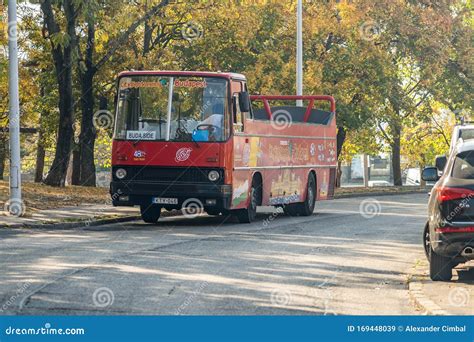 Budapest Ungern Gammal Ikarus Buss Omvandlad Till En Iakttagelsebuss