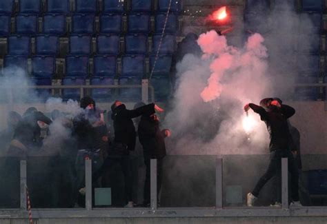 VIDEO I Neredi u Rimu na stadionu i poslije utakmice igrač Rome