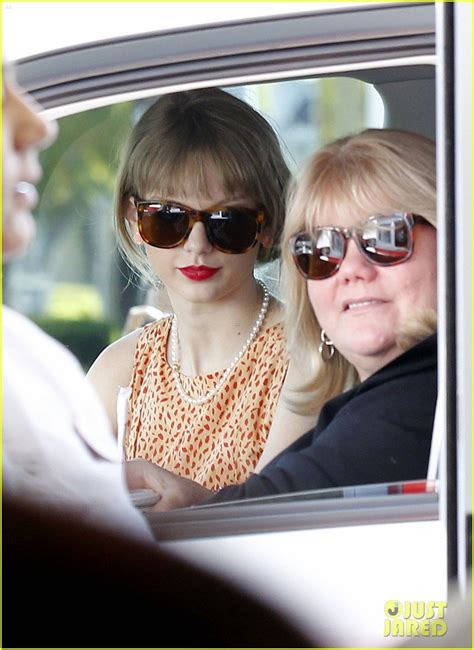 Taylor Swifts Mom Andrea Diagnosed With Cancer Photo 3343166 Andrea