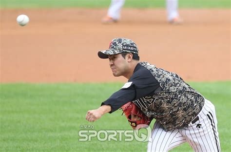 포토q Lg 최성훈 더 이상의 실점은 안돼 스포츠q큐