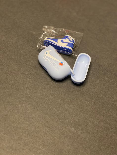 AirPod pro case with keychain | Etsy