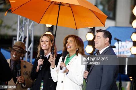 Today Shows Hoda Kotb Photos And Premium High Res Pictures Getty Images