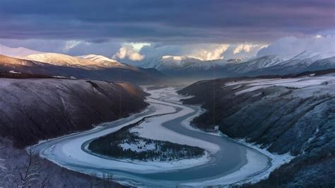 Premium Photo Vertical Shot Of Spiti Valley In Winter With Frozen