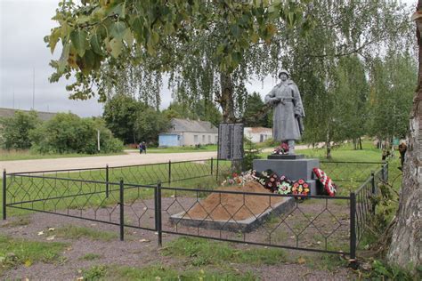 Братская могила воинов Советской Армии погибших в 1944 г Псковская