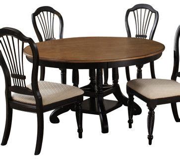 Hillsdale Wilshire Round To Oval Dining Table