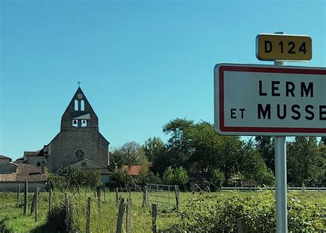 Dans Un Village Des Landes De Gascogne Une Cloche De Ans Retrouve