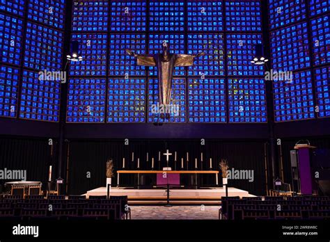 Kruzifix Und Altar Kaiser Wilhelm Gedächtniskirche Neue Kirche Von