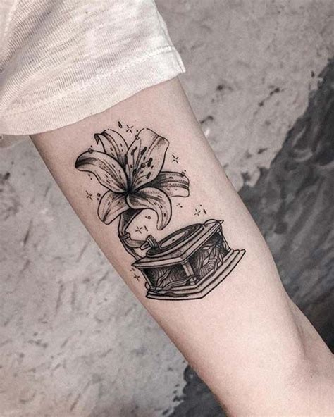 43 Pretty Lily Tattoo Ideas For Women Lily Tattoo Sleeve Lily Tattoo