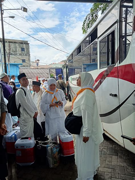 Sambut Kedatangan Jemaah Haji Di Pelabuhan SBP Zulhidayat Jemaah