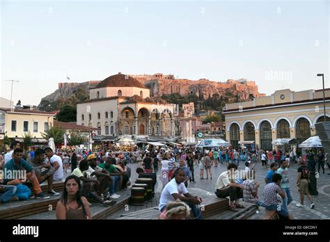 Plaza De Monastiraki Atenas Fotograf As E Im Genes De Alta Resoluci N