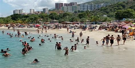 Video Ola De Tres Metros Sorprende A Ba Istas En Una Playa De Brasil