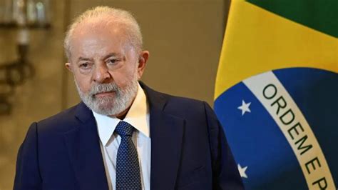 Lula passa por cirurgia de artroplastia no quadril em Brasília