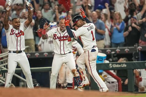 New York Mets And Atlanta Braves Both Make History In Wild Game On