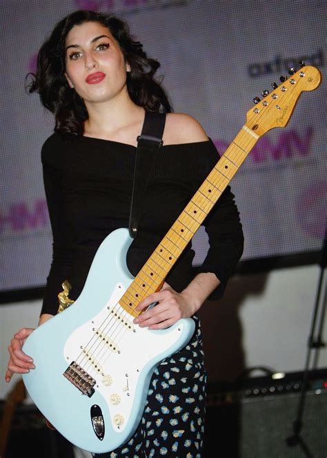 27 Rare Pics Of Amy Winehouse Throughout The Years