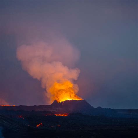 Live Volcano In Southwest Iceland Continues To Spew Rivers Of Lava Cgtn