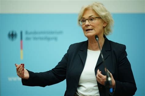 Deutsche Verteidigungsministerin Lambrecht Bittet Um Entlassung