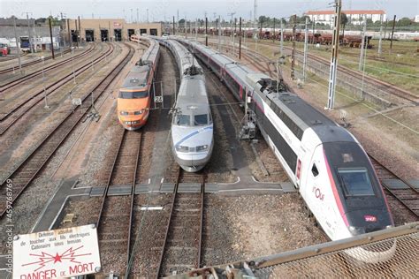 Villeneuve Saint Georges France Les Trois Tgv Sncf Qui