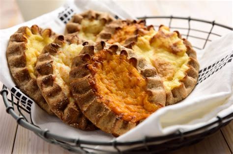 Finnish Karelian Pies Vs Mediterranean Stuffed Portobello Mushrooms