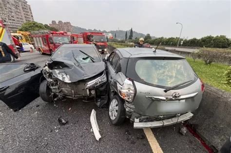 國道3號安坑隧道9車追撞 6人掛彩另2人重傷送醫不治 上報 焦點