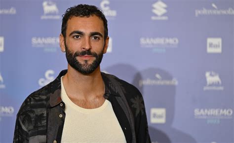 Marco Mengoni cos è e come si cura il dismorfismo corporeo è il