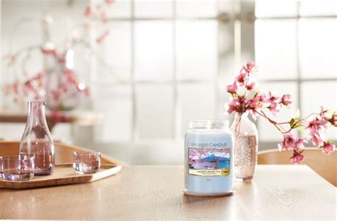 Yankee Candle Medium Jar Geurkaars Majestic Mount Fuji Bol