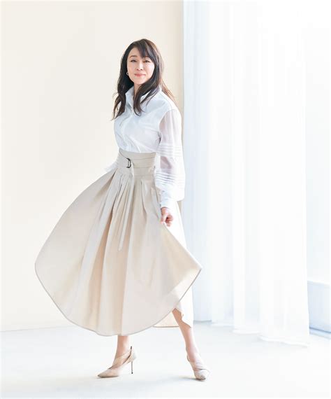 浅野ゆう子さんに、変わらない体型の理由と華やかな美しさの秘密を聞きました。 | 美容 | クロワッサン オンライン