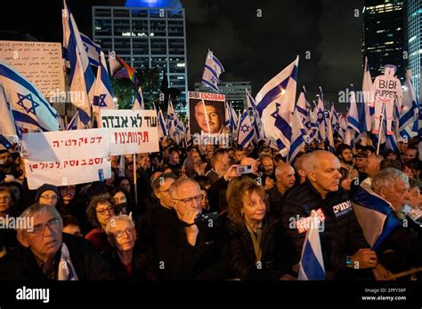 Israel Th Mar Protestors Wave The Israeli Flag And Signs With