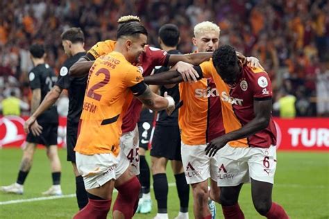 Galatasaray Da Forvet Krizi Kap Da Icardi Ve Batshuayi Deliye D Necek