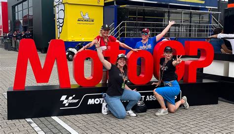 Backstage Met Motormeiden Op De Motul TT Assen 2023 Motormeiden