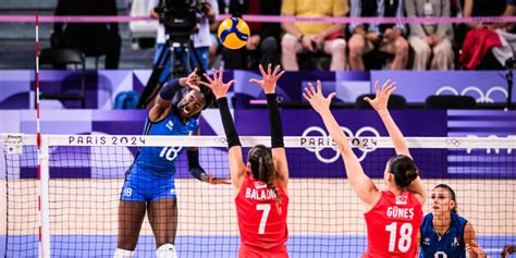 Il giovedì da medaglia degli azzurri l Italvolley femminile surclassa