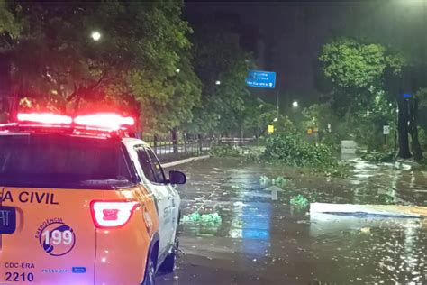 Tempestades Matam Pessoa E Causam Danos Em Cidades Do Rio Grande