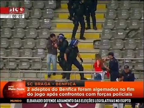 Confrontos entre Adeptos do Benfica e Polícias no Braga 1 Benfica 0