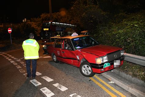 屯門的士停迴旋處讓線遭私家車推撞 兩司機受傷送院 星島日報