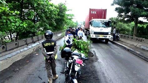 Beban Berlebihan Jalan Jembatan Akses Marunda Ambles Wartakotalive