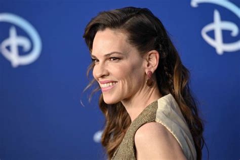 Hilary Swank enceinte elle partage une échographie le geste d un de